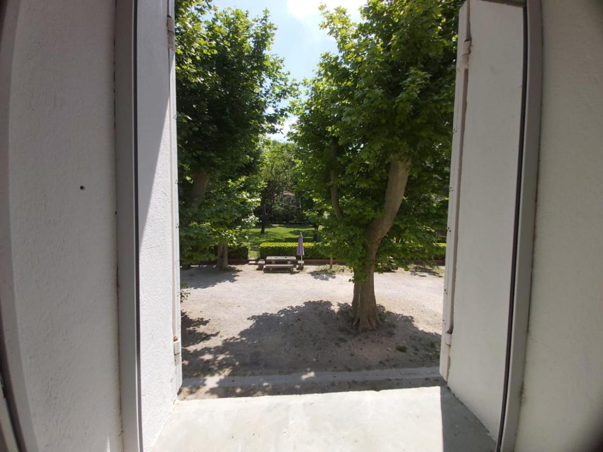 superbe appartement en résidence avec piscine dans le Luberon au pied du colorado provencal Rustrel Esterno foto