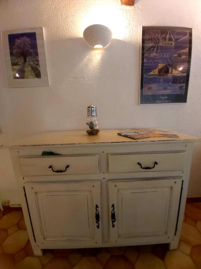 superbe appartement en résidence avec piscine dans le Luberon au pied du colorado provencal Rustrel Esterno foto
