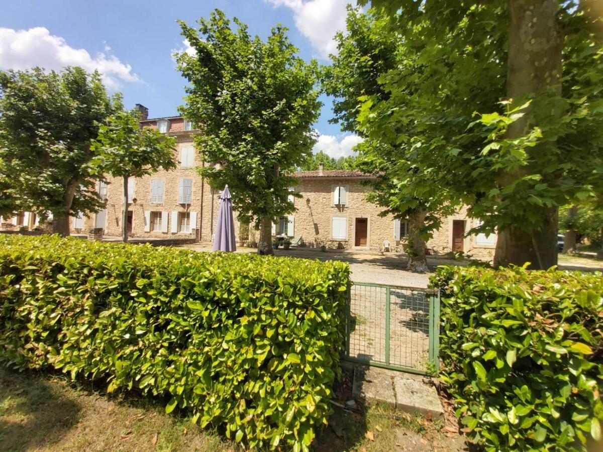 superbe appartement en résidence avec piscine dans le Luberon au pied du colorado provencal Rustrel Esterno foto