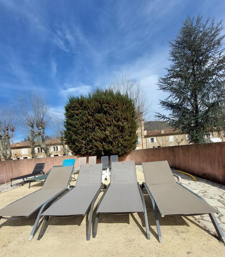superbe appartement en résidence avec piscine dans le Luberon au pied du colorado provencal Rustrel Esterno foto